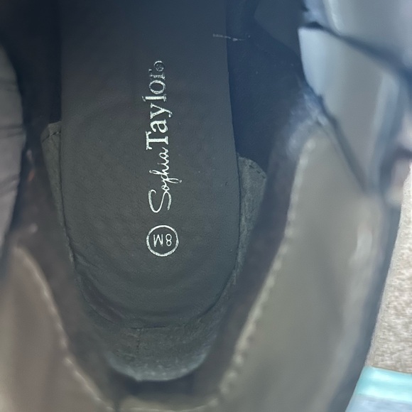 ‼️SOLD‼️ Women’s Ankle Boots size 8M - Picture 4 of 4